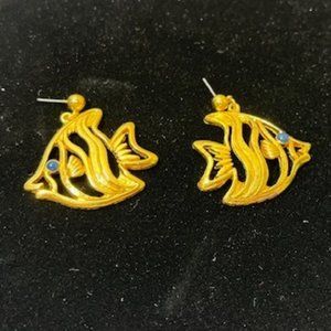 VTG Gorgeous Angel Fish w/ Blue Eyes Gold Tone Dangle Pierced Earrings 1.5"